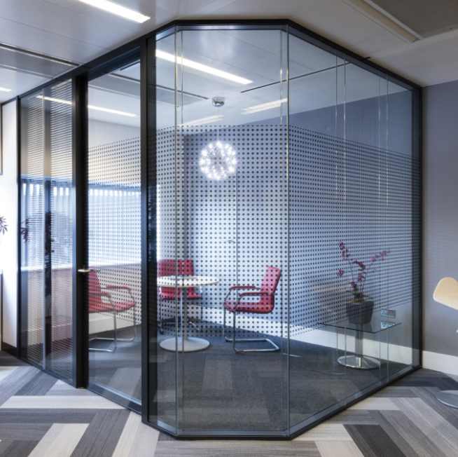 Frameless glazed partitioning